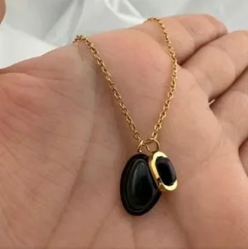 Anthropologie Elegant Gold and Green Pendant Necklace